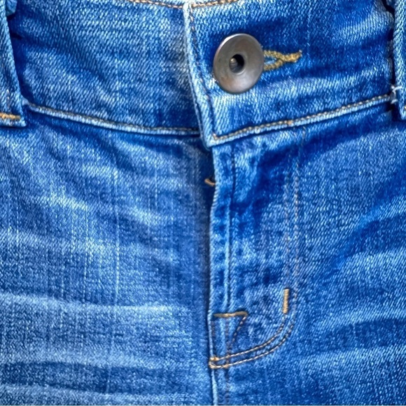 J BRAND LOVESTORY JEANS. Medium Wash W/factory distressing. Size 16. Bellbottoms - Picture 6 of 8